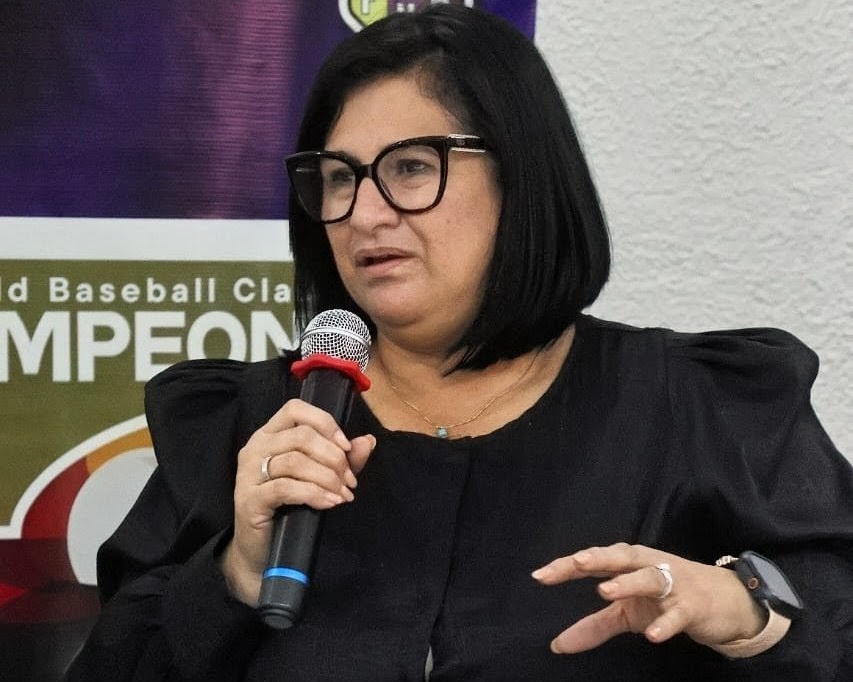 Aracelis León: el béisbol lo juegan los hombres, pero lo dirigen las mujeres
