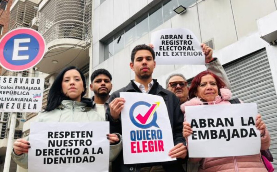 Venezolanos en Buenos Aires protestan por el cierre consular y la exclusión electoral