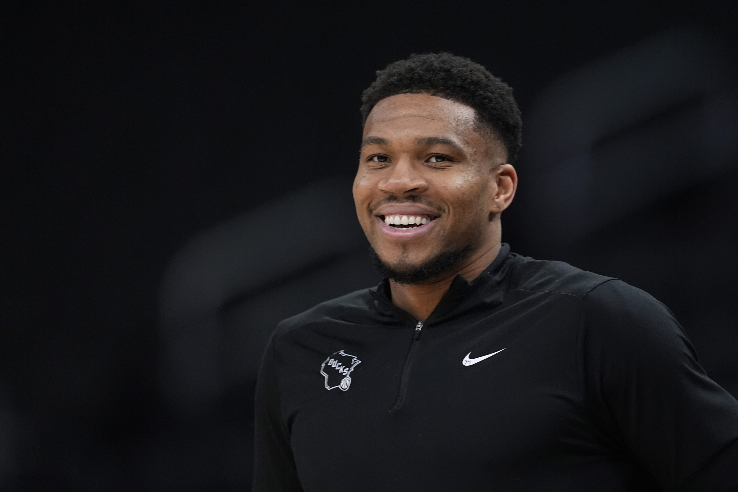 Bucks dispuestos a escuchar ofertas por Giannis Antetokounmpo