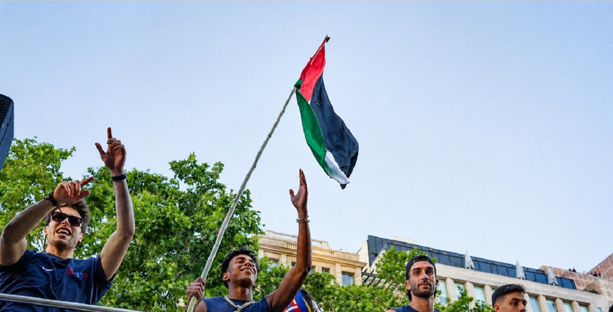 Flick critica a Yamal por ondear la bandera palestina