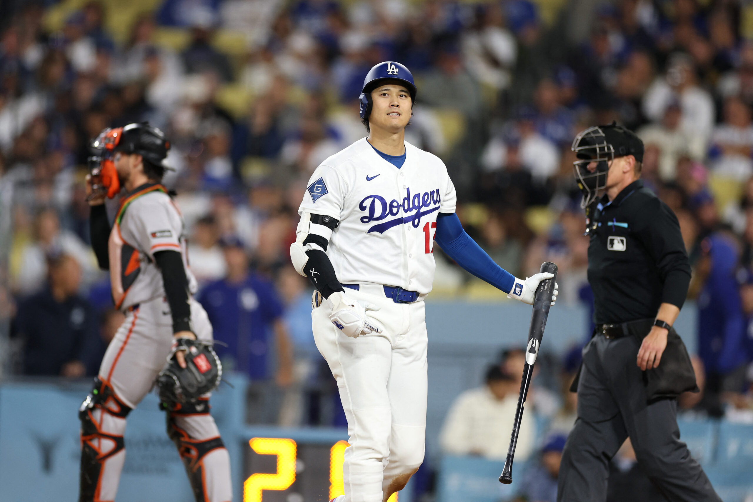 Baja producción ofensiva lleva a Dave Roberts a sentar a Ohtani
