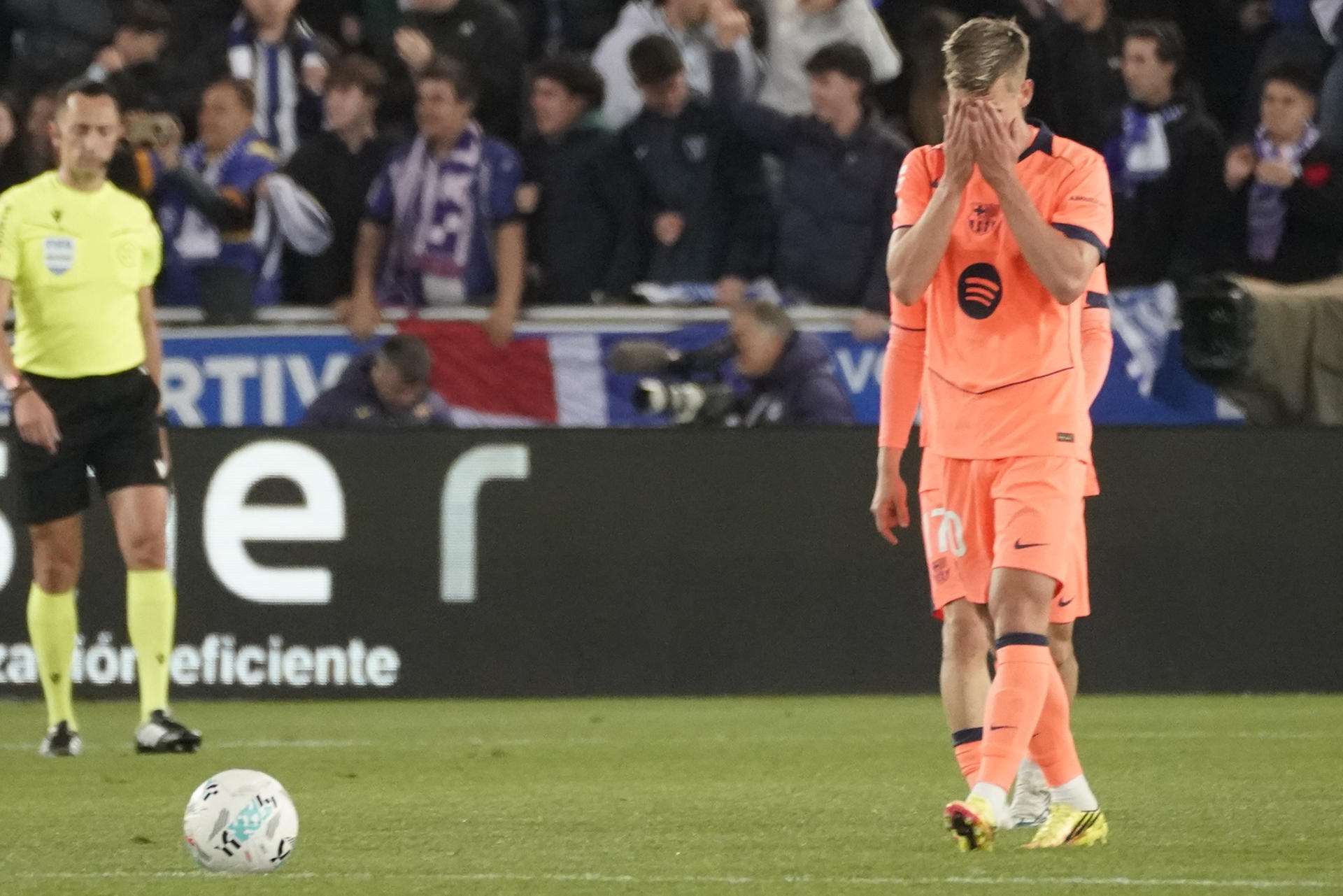 Barcelona cae ante Alavés y pierde la meta de los 100 puntos