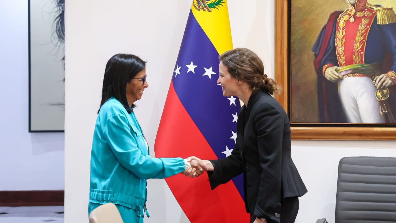 Delcy Rodríguez se reunió con una delegación del Banco Mundial