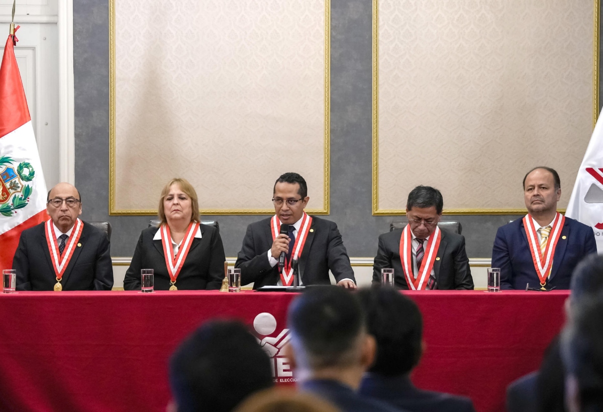 Jurado electoral de Perú oficializó segunda vuelta presidencial entre Fujimori y Sánchez