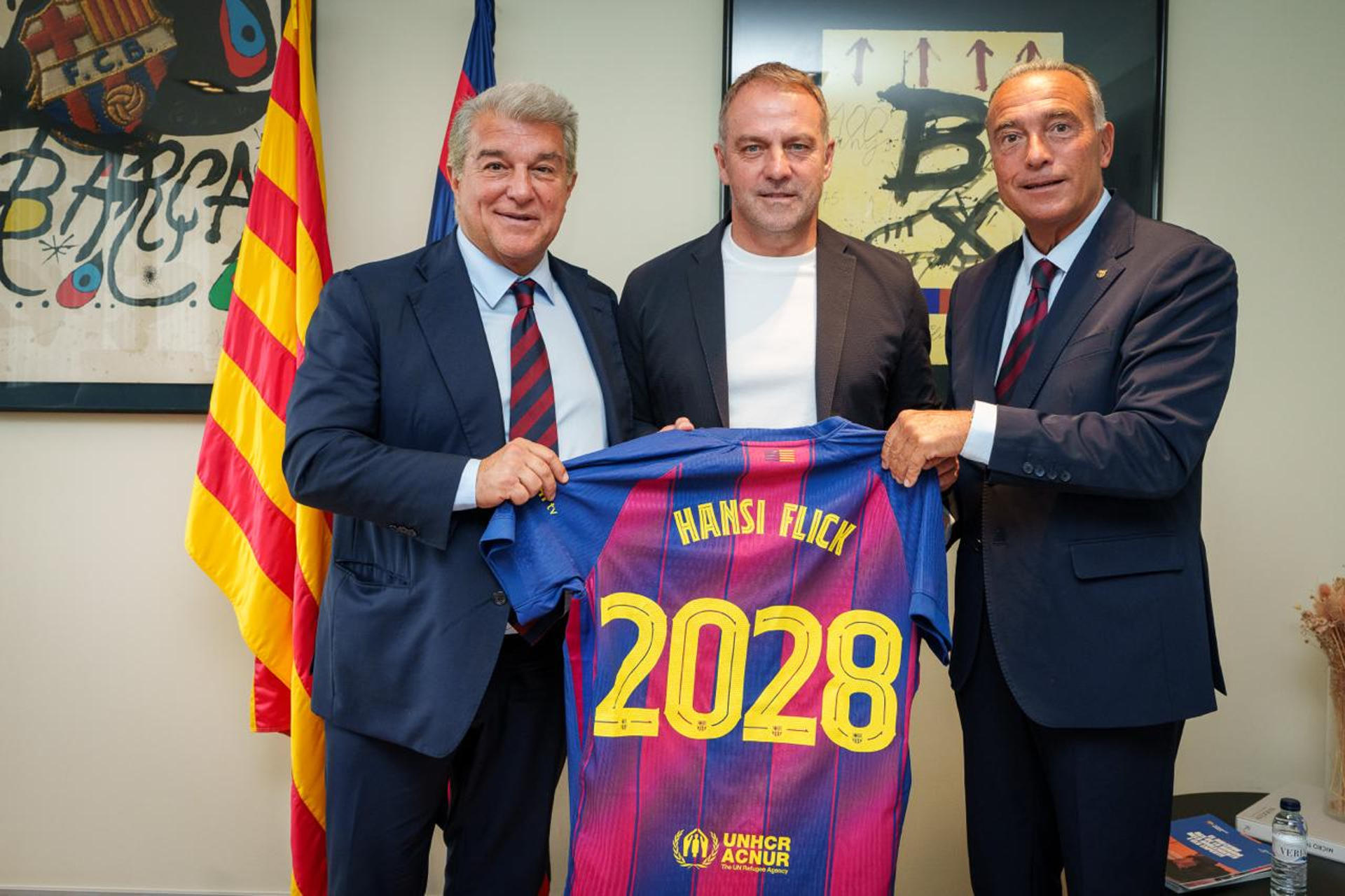 Barcelona oficializa la renovación de Hansi Flick hasta 2028