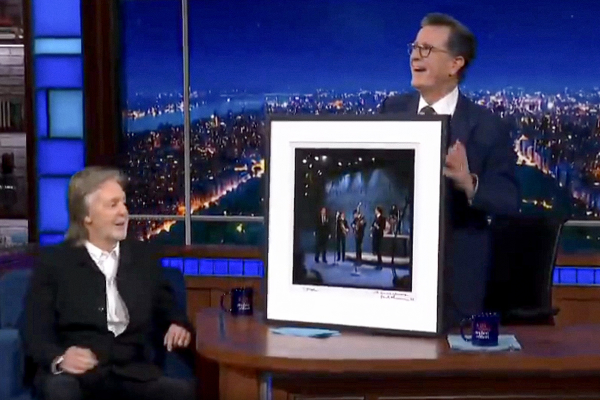 Con Paul McCartney como invitado, Stephen Colbert despidió su late night