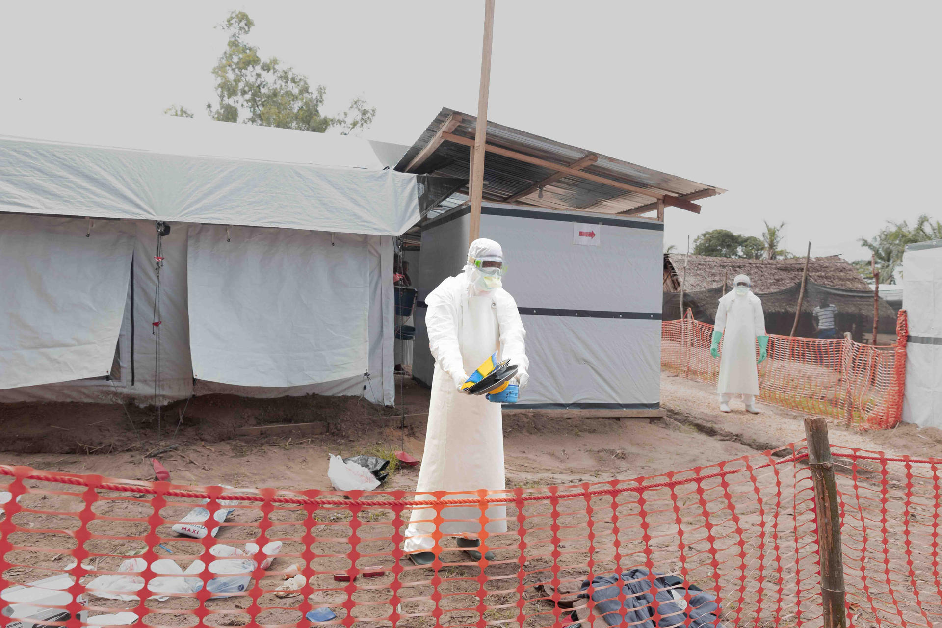Elevan a 160 el número de muertes sospechosas por el brote de ébola en el Congo