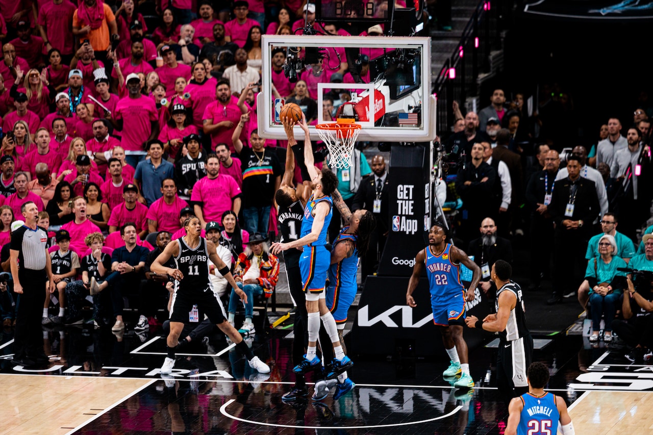 Thunder golpeó a Spurs en su casa y controla la final de la Conferencia Oeste