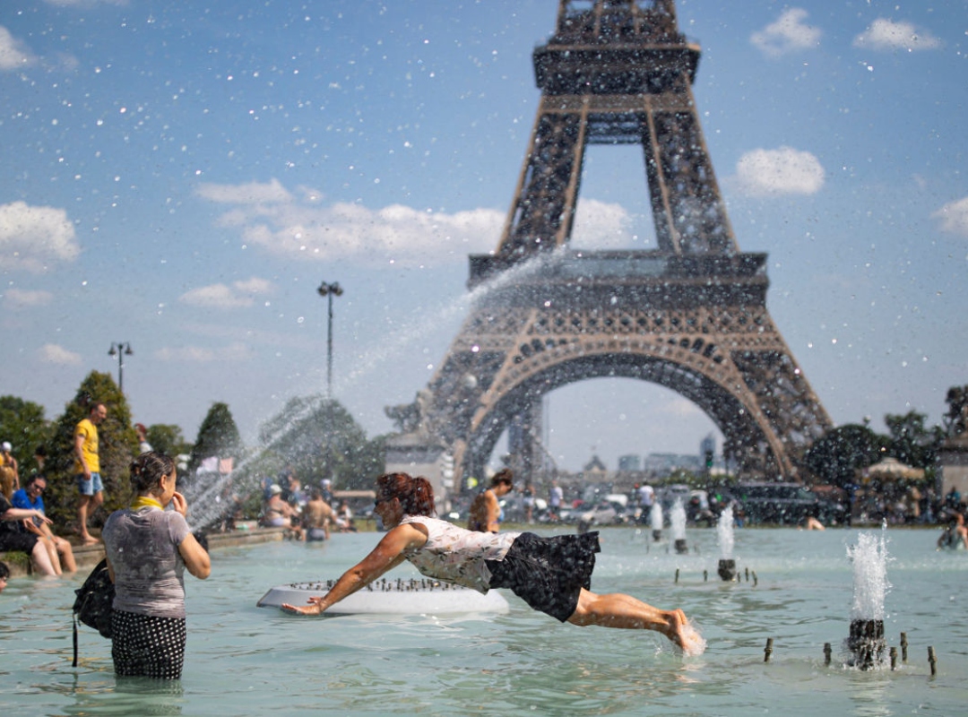 Ola de calor sin precedentes en Francia deja un muerto en evento deportivo en París