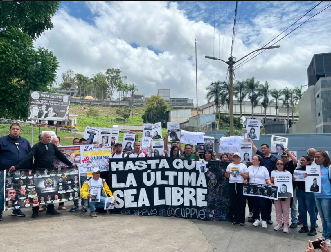 Concentración en la cárcel de mujeres INOF exige a Delcy Rodríguez cumplir con la liberación de las detenidas