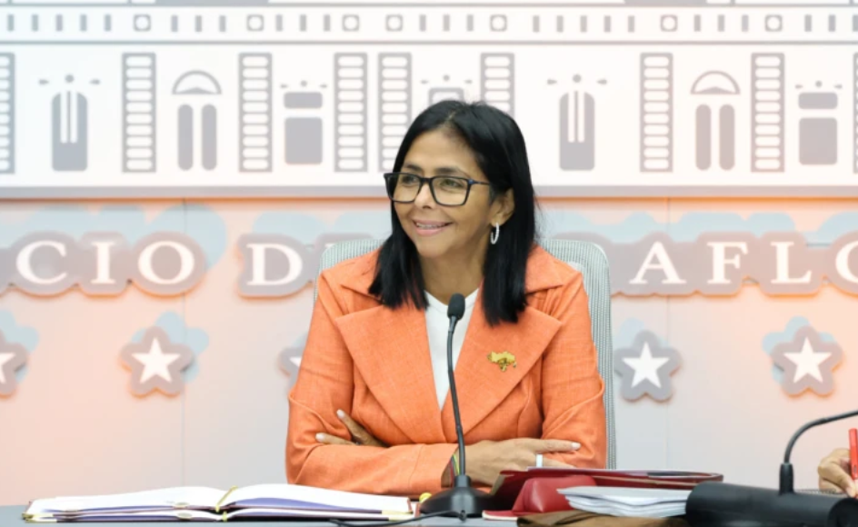 Delcy Rodríguez anuncia la creación de una línea telefónica directa para denunciar la extorsión judicial y policial