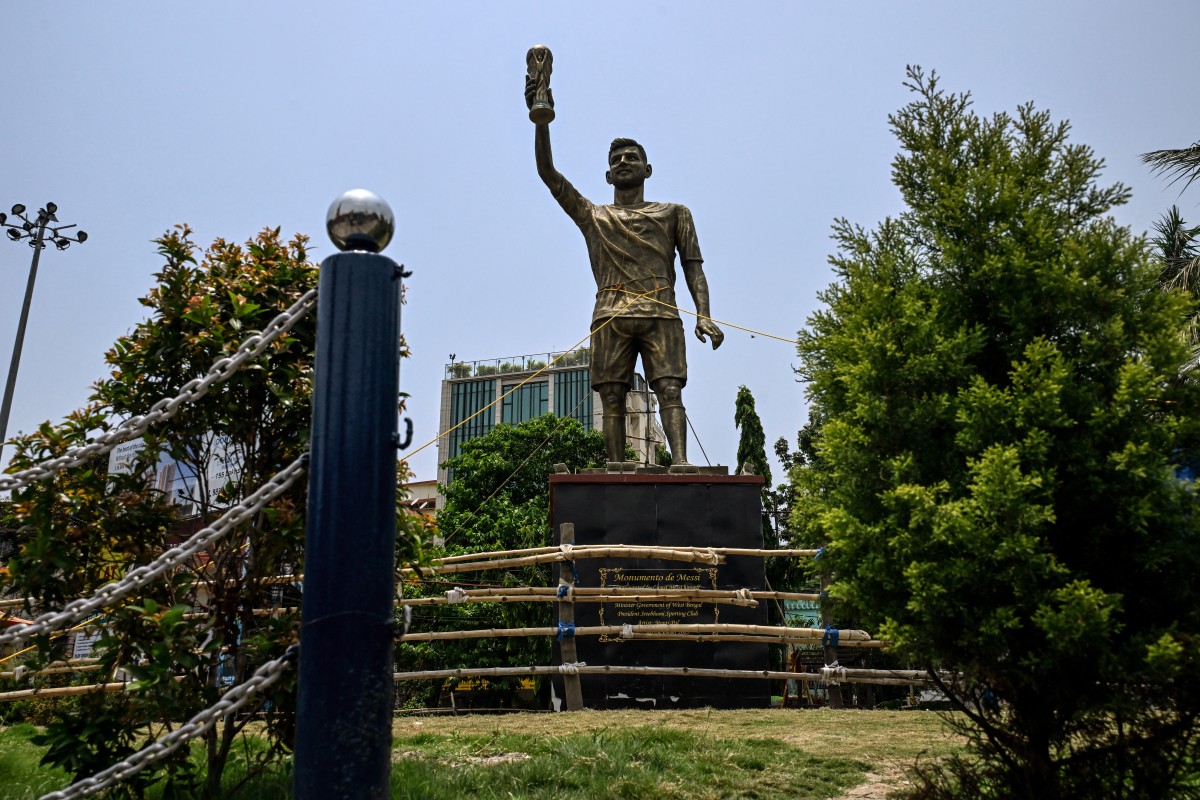 India retira la estatua gigante de Messi por seguridad