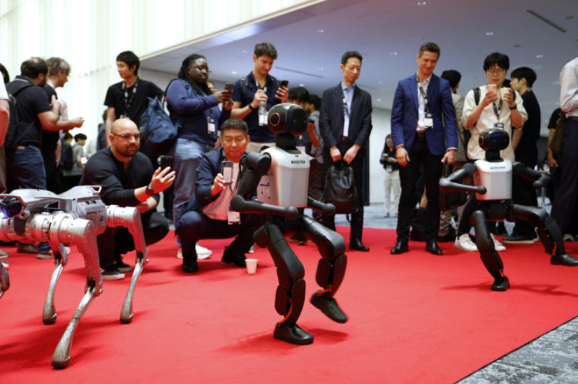 Robots cada vez más humanos en la mayor feria de androides de Asia