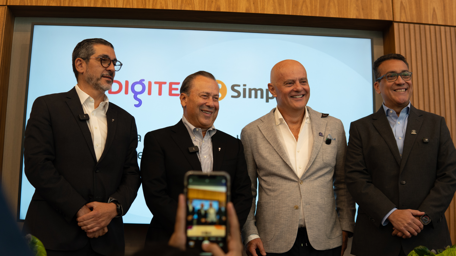 Simple y Digitel sellan una alianza estratégica para transformar el entretenimiento digital en Venezuela