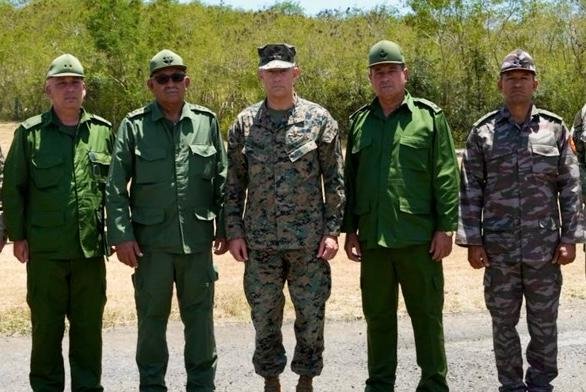 Jefe del Comando Sur de EE UU se reúne con el alto mando del Ejército cubano en Guantánamo