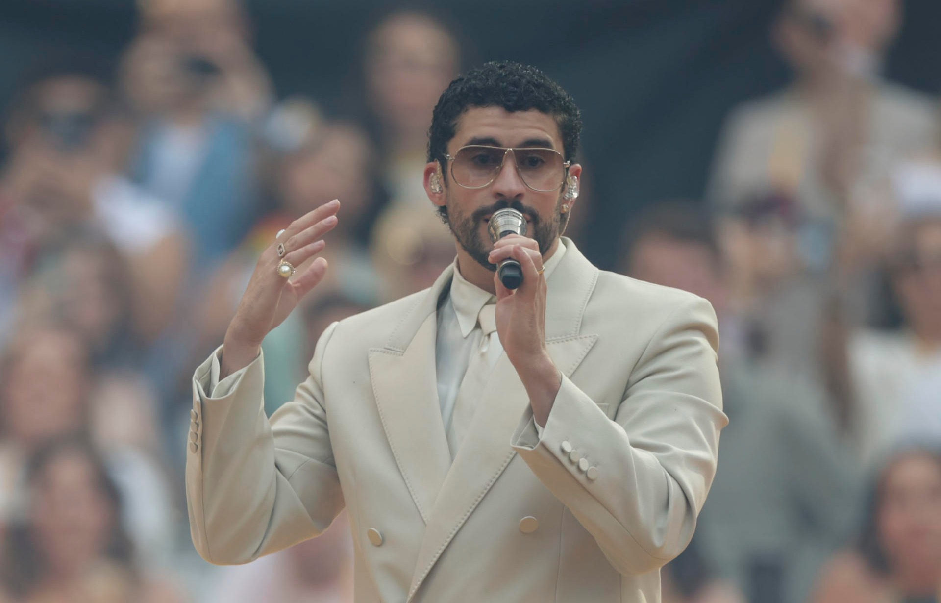 Cover image for Bad Bunny convierte en un baile inolvidable el inicio de su histórica residencia en Madrid
