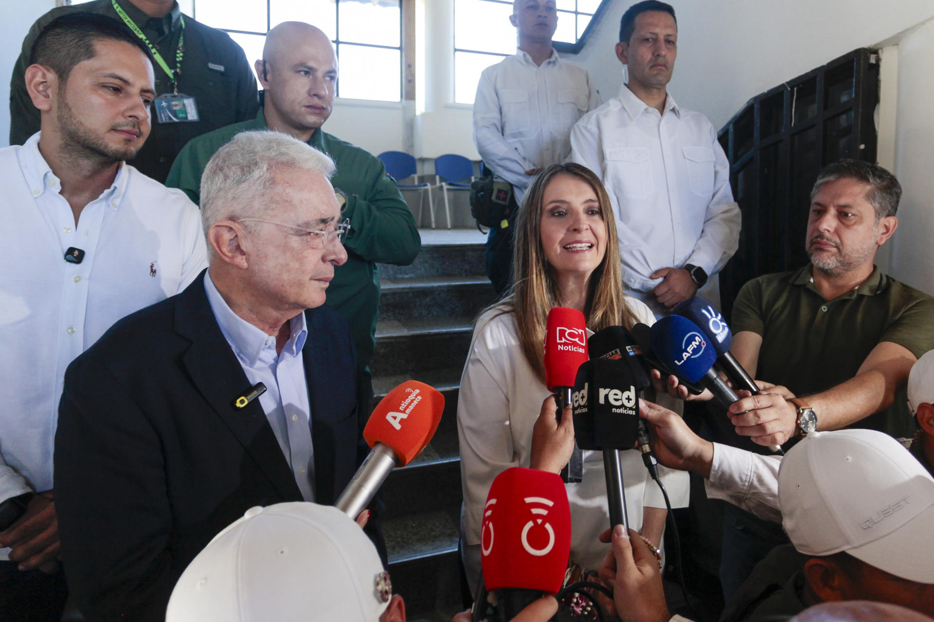 Cover image for Álvaro Uribe reconoció derrota de Paloma Valencia: "Asumo humildemente mi responsabilidad"