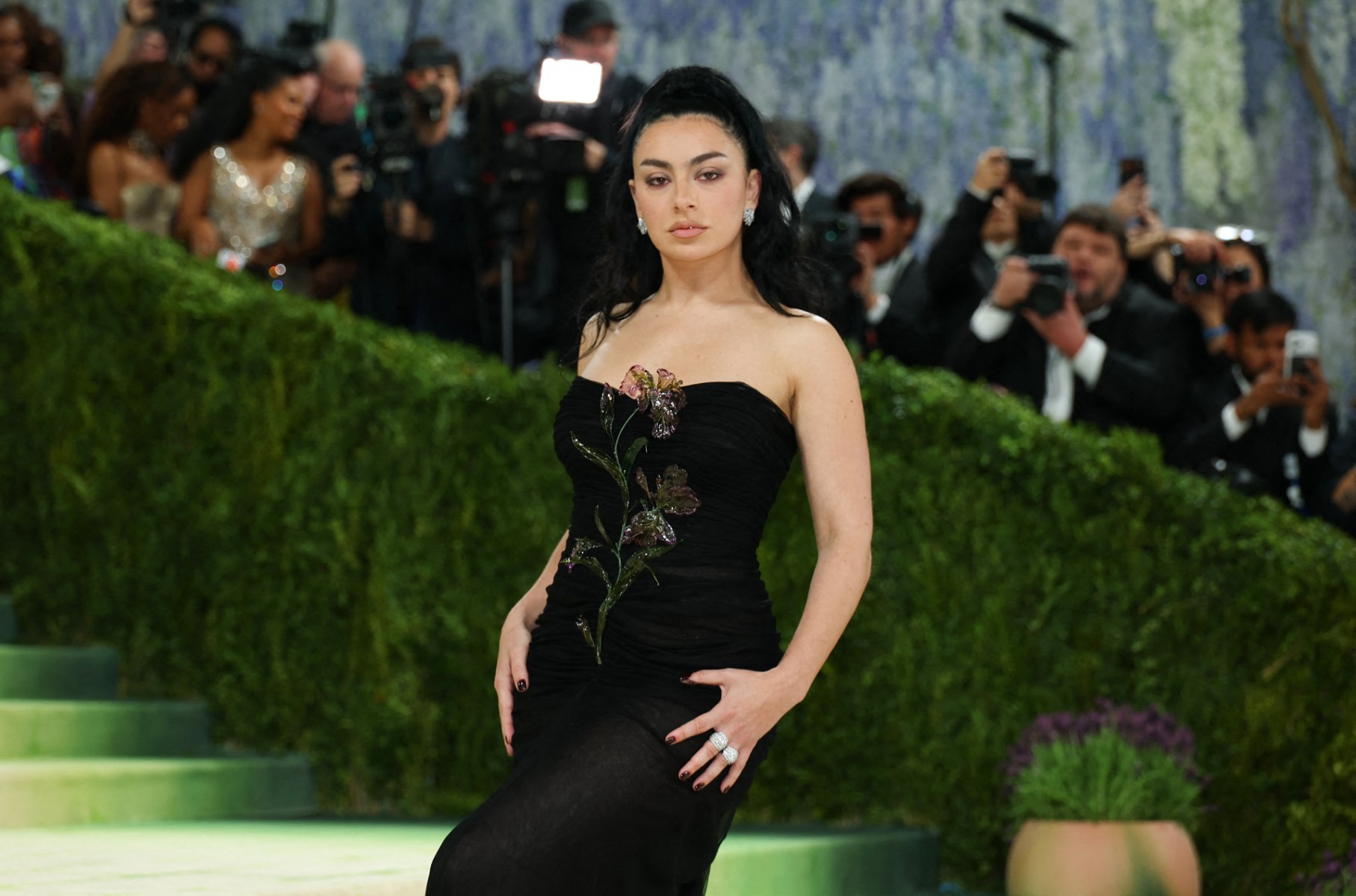 Charli XCX anunció que el 24 de julio sacará disco