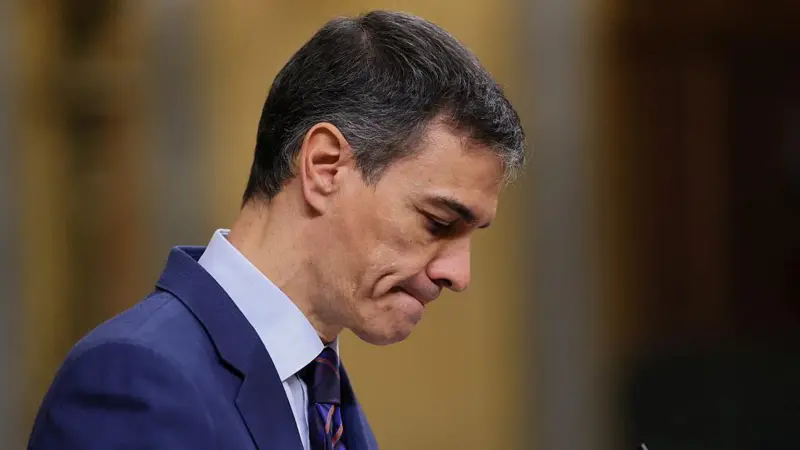 Cover image for Por qué Pedro Sánchez está en uno de sus peores momentos desde que es presidente del gobierno de España (y el contraste con los elogios que recibe fuera)