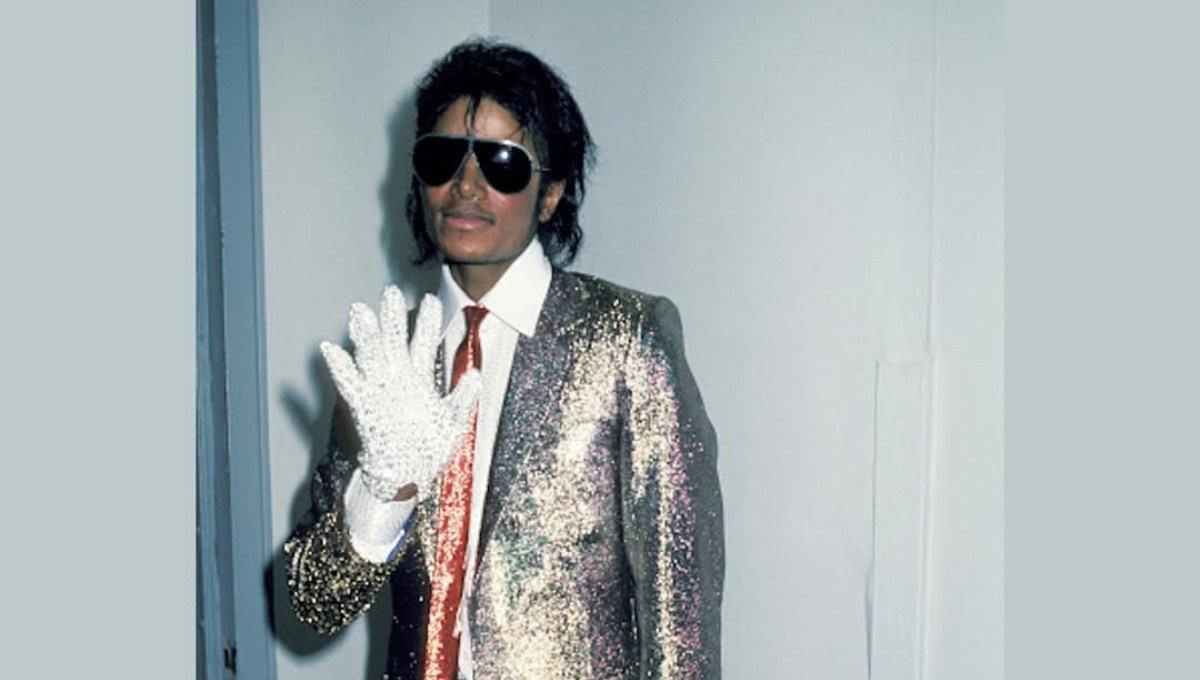 Subastaron el famoso guante de Swarovski de Michael Jackson en París
