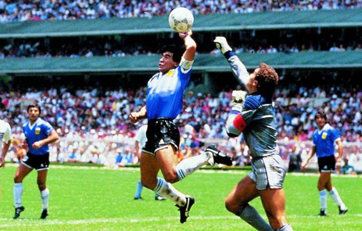 Cover image for Maradona contra el mundo: “Mano de Dios” y el “Gol del Siglo”