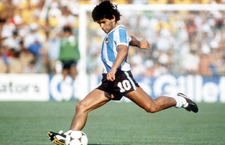 Diego Maradona: Dios hecho futbolista