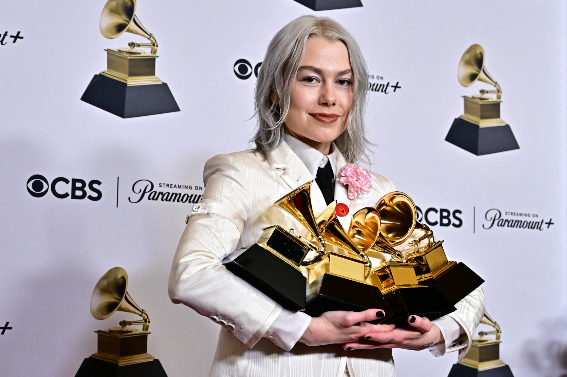 Phoebe Bridgers prohíbe los teléfonos en su gira