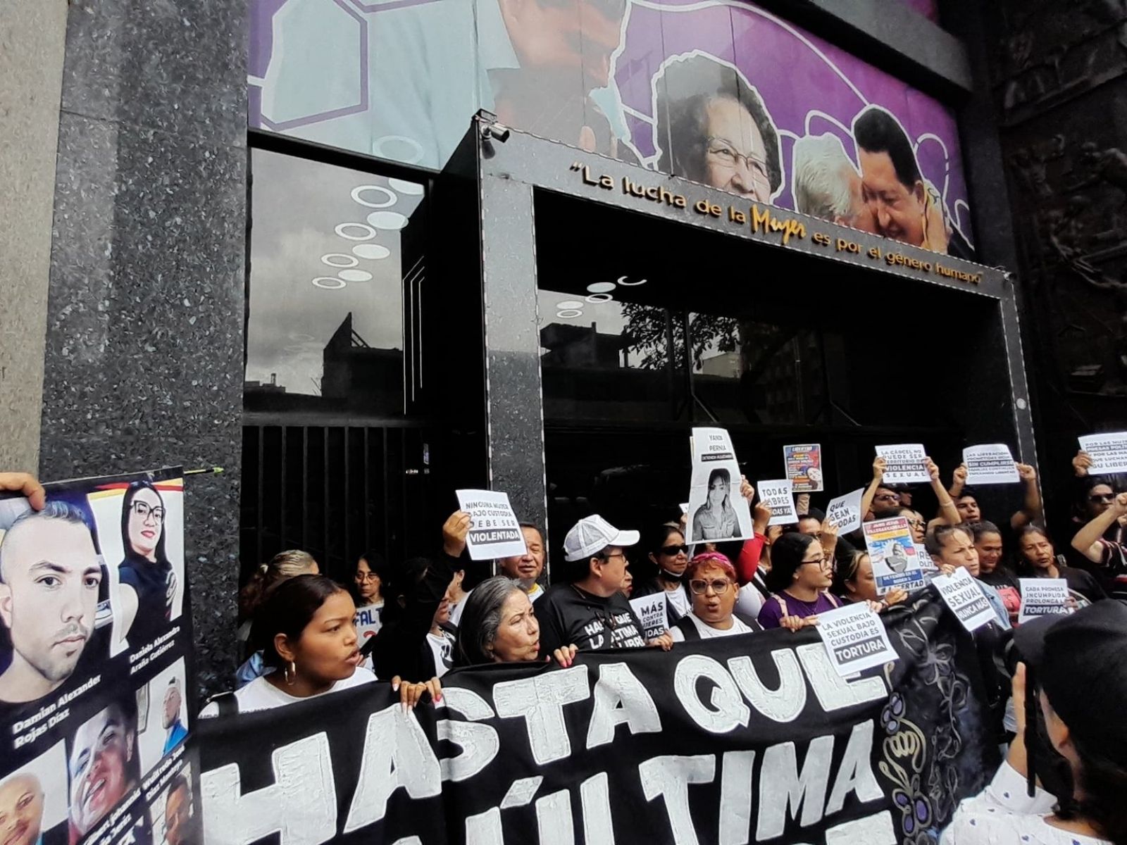 Protestaron ante el Ministerio de la Mujer para denunciar torturas y violencia sexual contra presas políticas