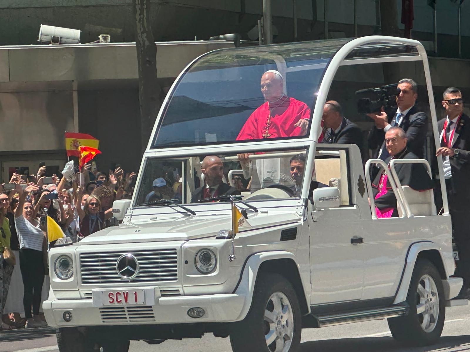 Papa León XIV llegó a España para iniciar una visita apostólica histórica de seis días