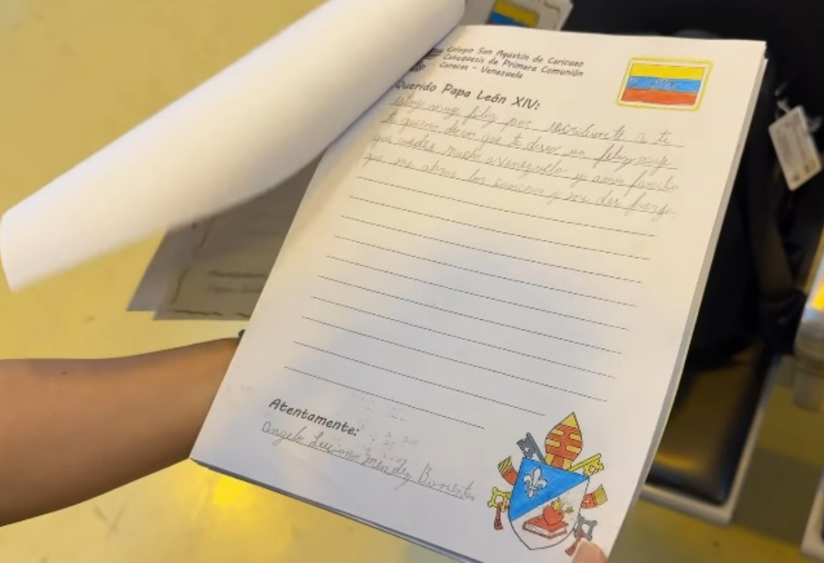 Papa León XIV recibió cartas de 33 niños venezolanos durante su viaje a España