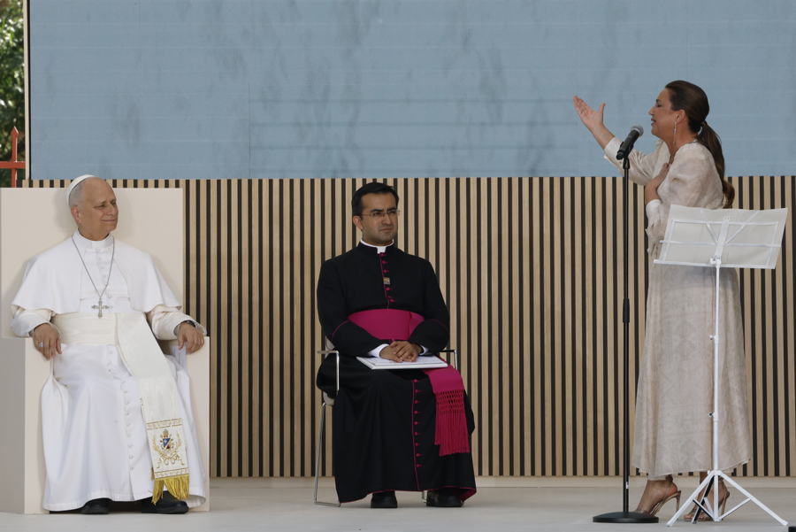 Niña Pastori cantó para el papa León XIV en Madrid: “Un hono