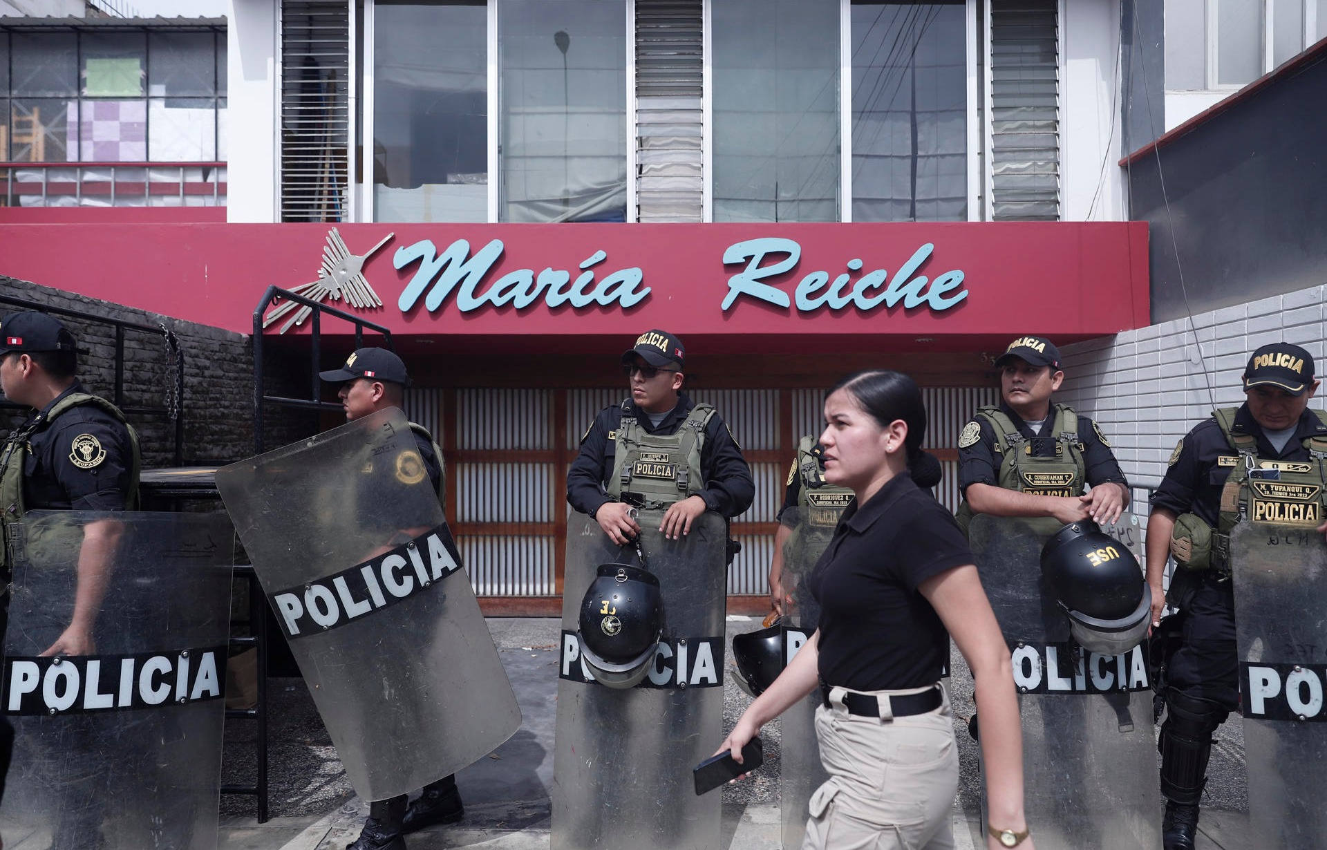Dos delegados fueron detenidos en elecciones en Perú por hab