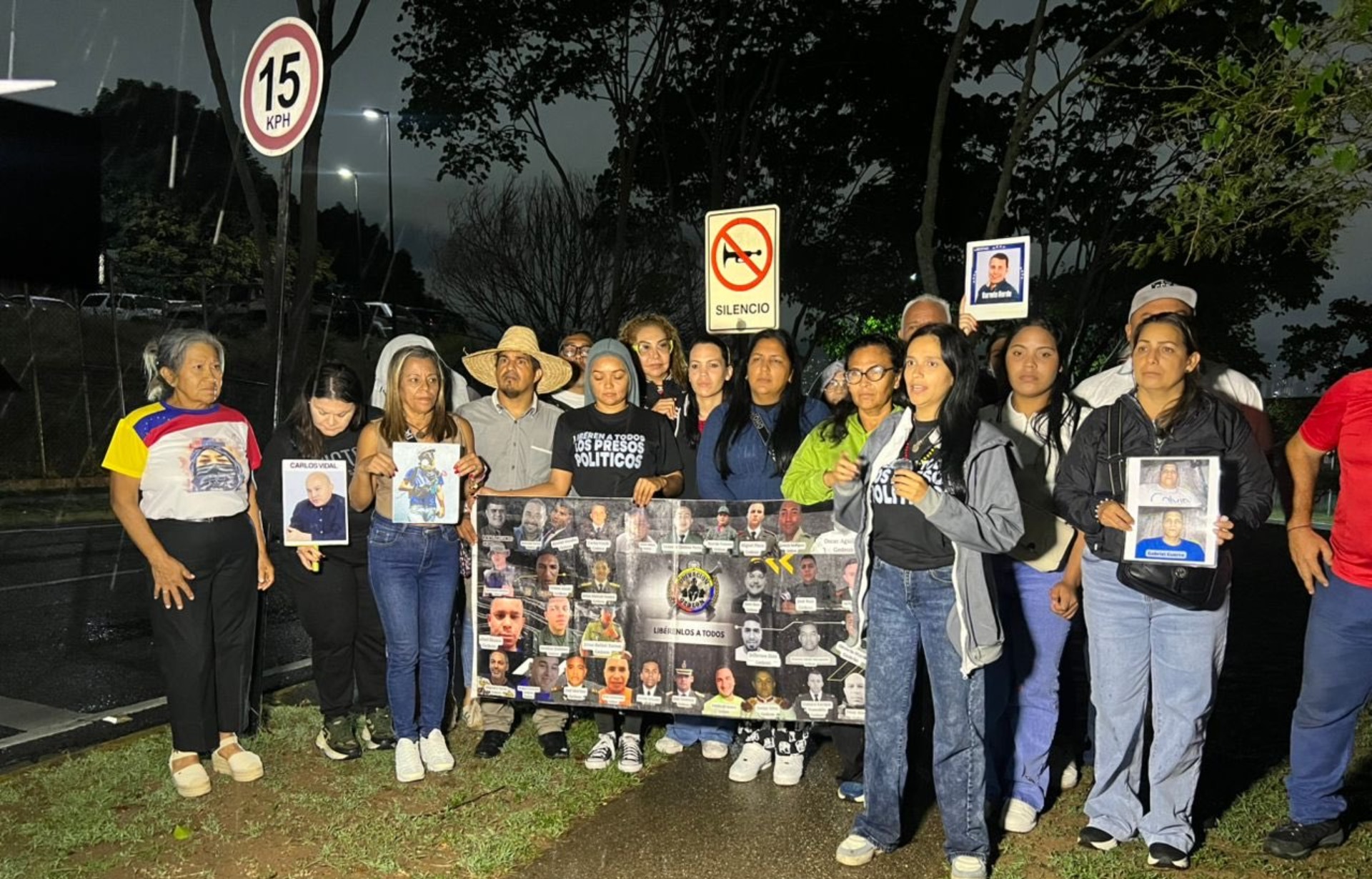 Familiares de presos políticos hicieron vigilia frente a la 