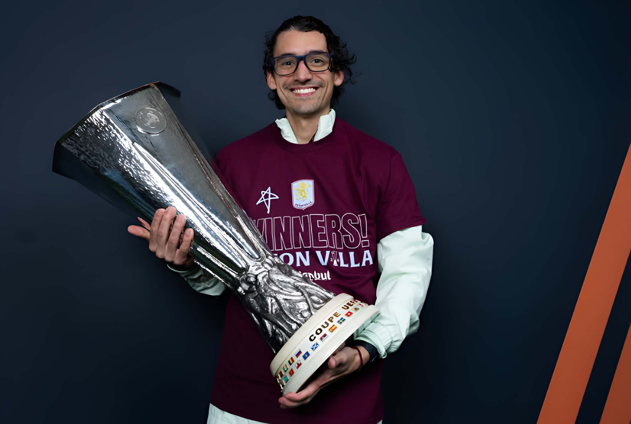 Sergio Serrón, el venezolano que migró para ser campeón con el Aston Villa