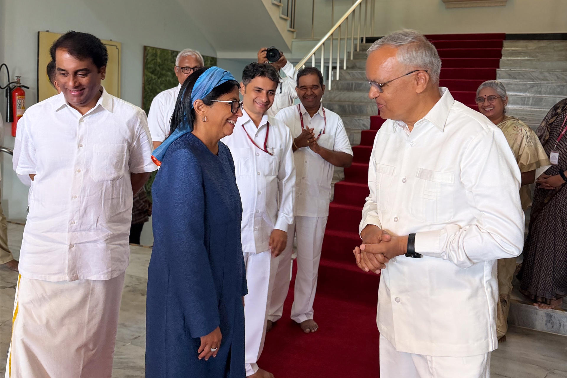 Delcy Rodríguez visitó el centro espiritual de Sat