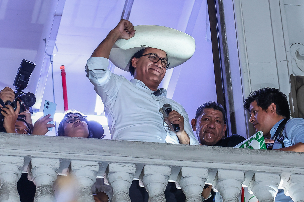 Roberto Sánchez adelanta a Keiko Fujimori al llega
