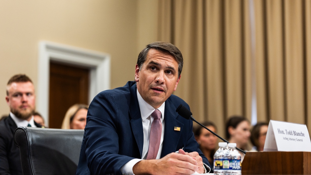 Trump pide al Senado confirmar a Todd Blanche como