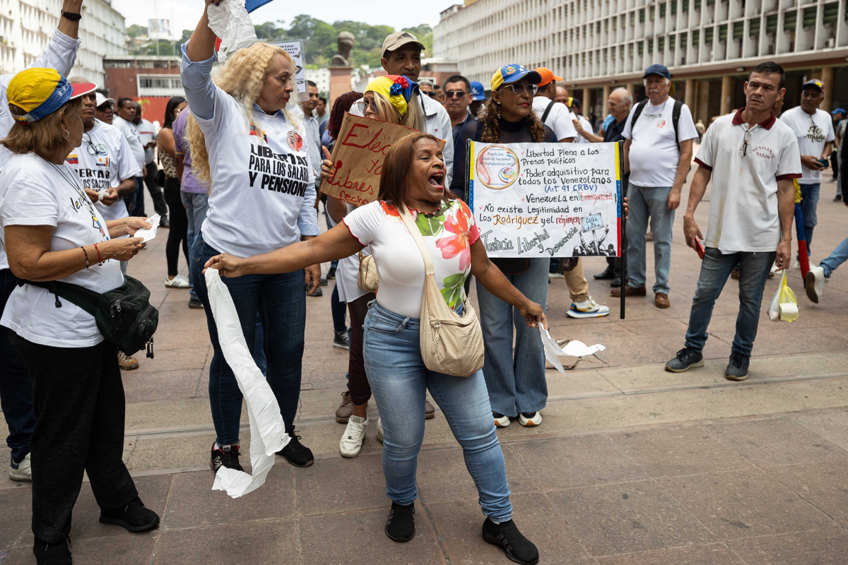 Sindicatos venezolanos exigen cambio de rectores d