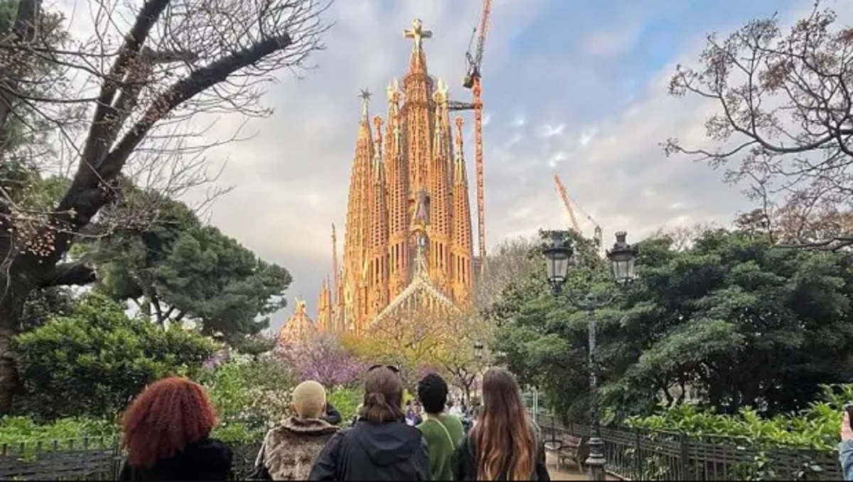 El "arquitecto de Dios": así imaginó Gaudí la Sagrada Familia, la iglesia más alta del mundo y una maravilla de la ingeniería
