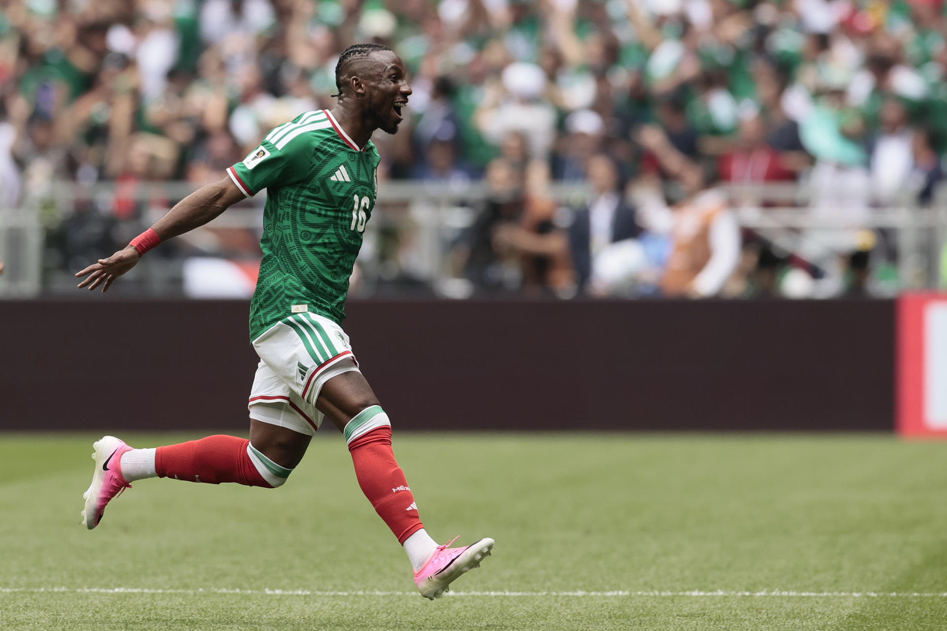 Quiñones tras su gol con México: "Estamos felices,
