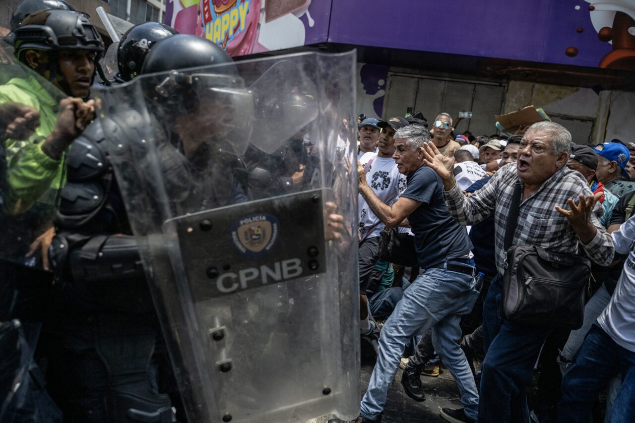 La maquinaria represora continúa operando