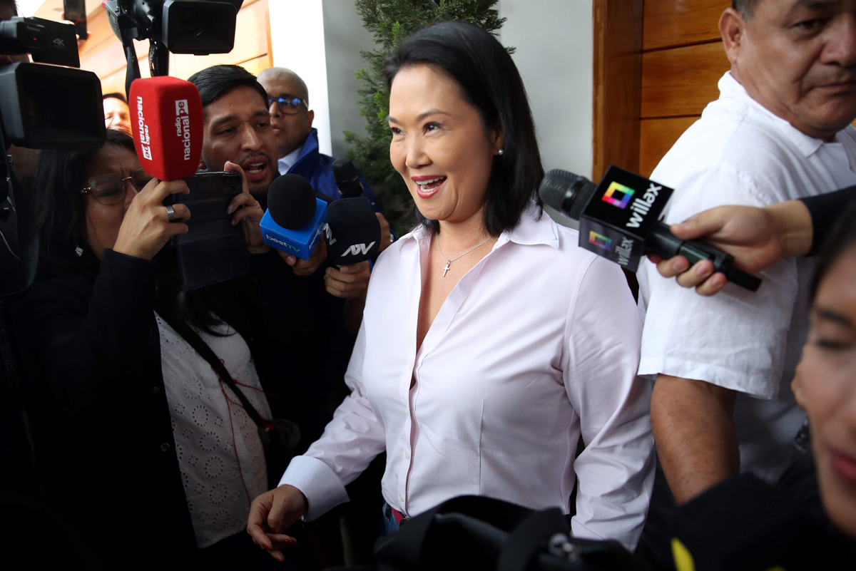 Fujimori cumplió una promesa familiar y salió temporalmente de Perú en pleno conteo de votos