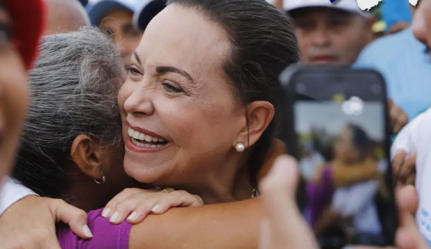 El abrazo de María Corina