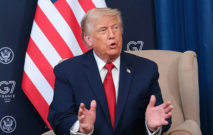 Trump y la niña que se ha rapado