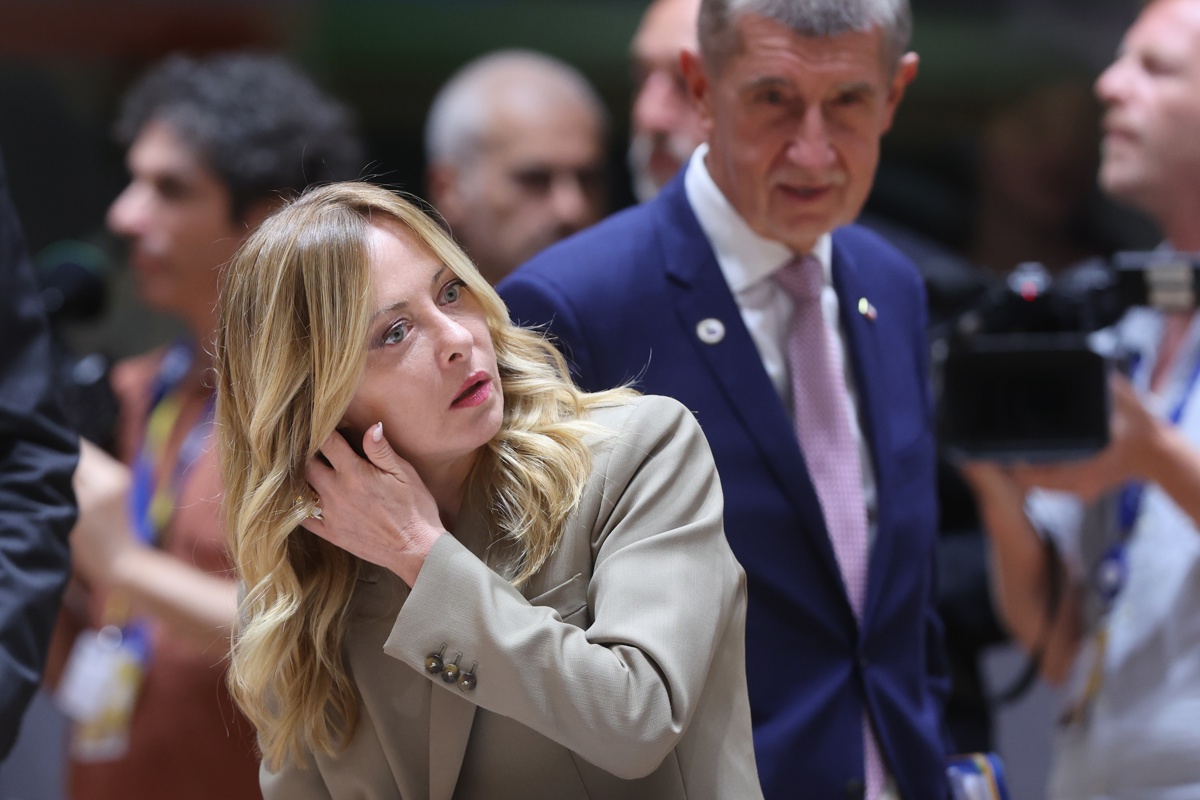 Política italiana critica al unísono a Trump por decir que Meloni le suplicó una foto