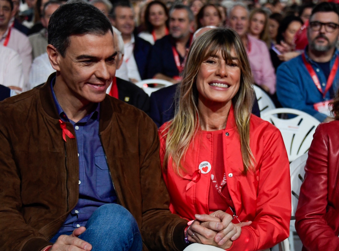 Un juez español envía a juicio a la esposa de Pedro Sánchez y le retira el pasaporte