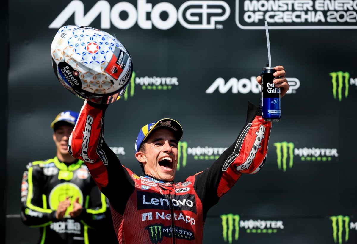 Marc Márquez logró segunda victoria consecutiva y se reenganchó en la lucha por el título de MotoGP