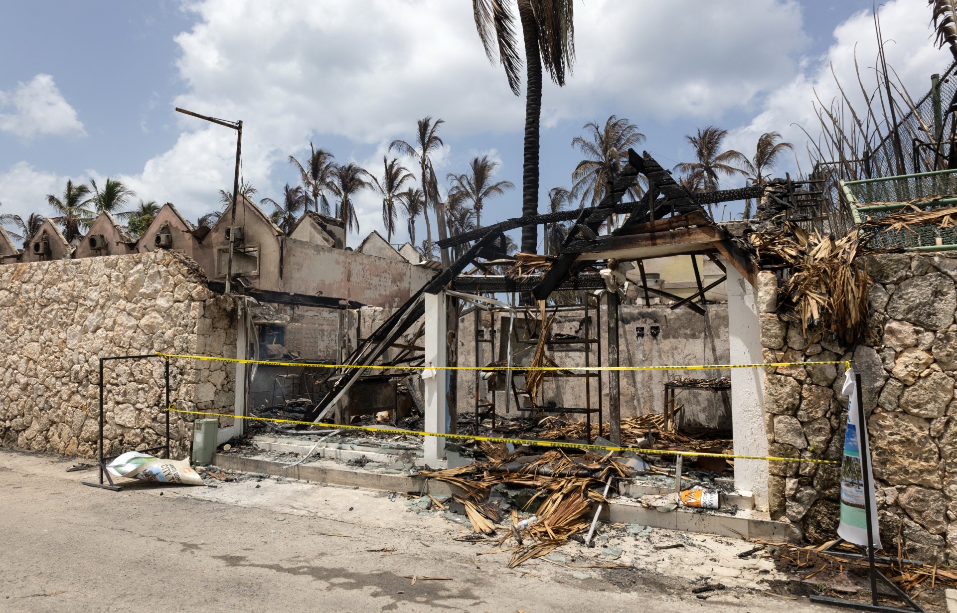 Turistas de hotel incendiado en República Dominicana regresan a sus países