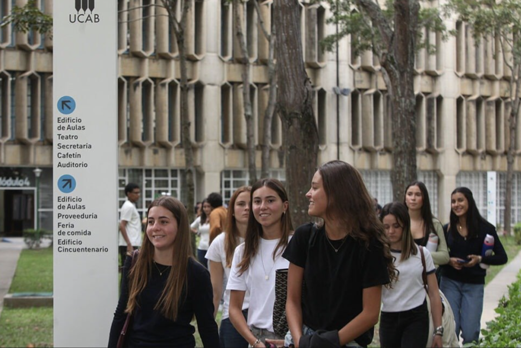 Requisitos para optar a las becas de la UCAB para migrantes que regresan al país
