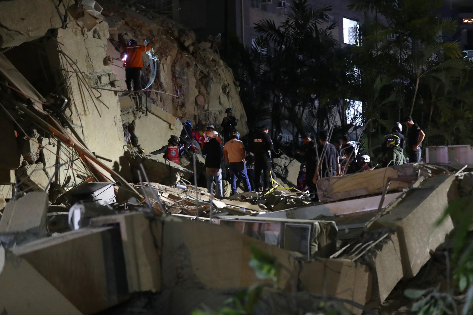 Rescatistas de al menos cinco países llegarán a Venezuela en las próximas horas